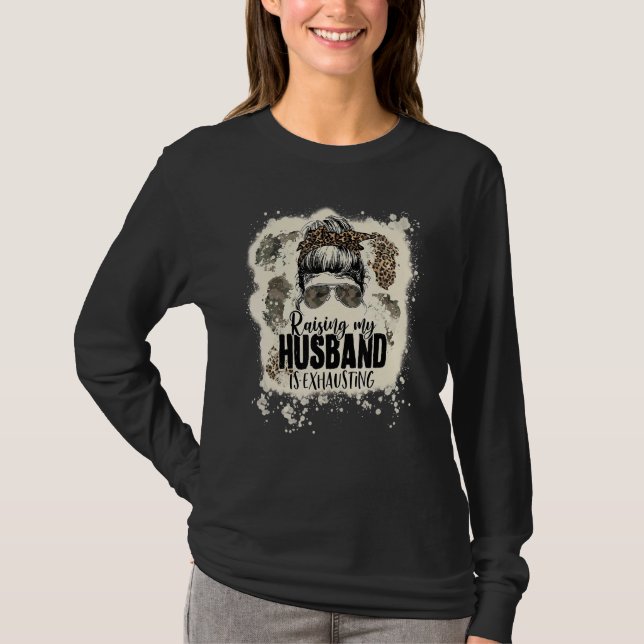Camiseta Leopard Messy Bun Bleached Levantando Meu Marido É (Frente)