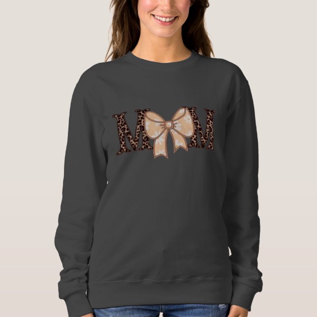Camiseta Leopard Print Mom Sweatshirt with Coquette Bow (Frente)