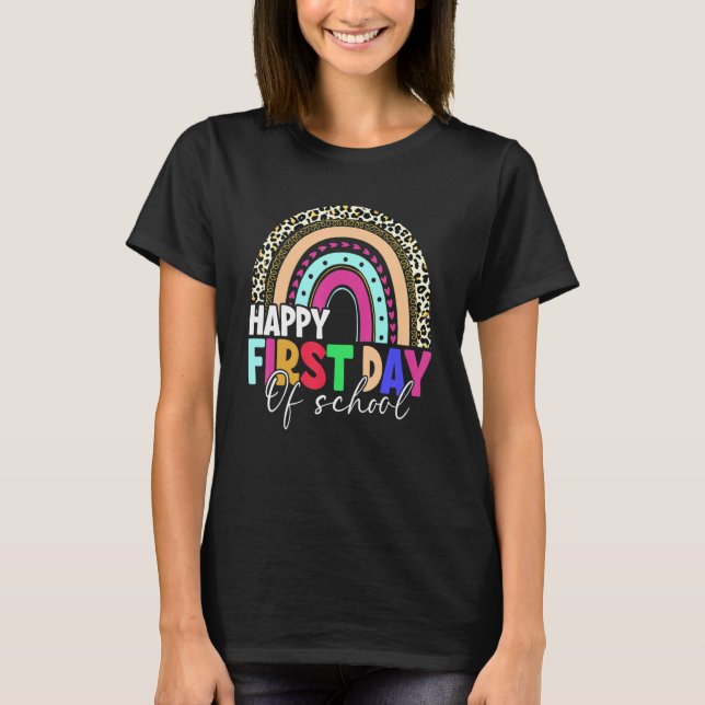 Camiseta Leopard Rainbow Happy First Day of School (Frente)