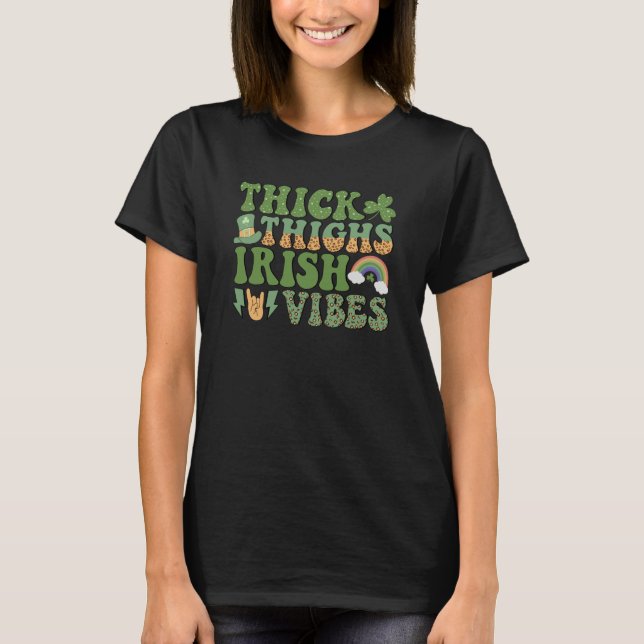 Camiseta Leopard Rainbow Thick Thighs Irish Vibes St Patric (Frente)