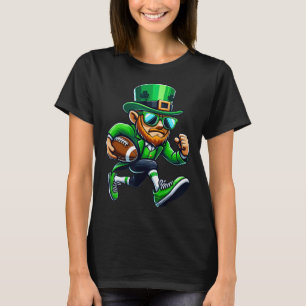 Camiseta Leprechaun Jogando Futebol Dia de São Patrício Esp