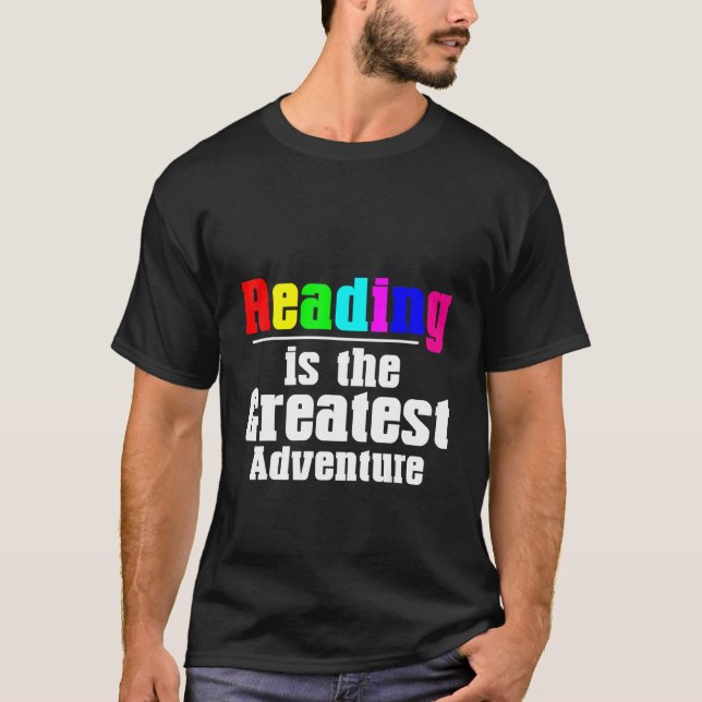 Camiseta Ler É A Maior Aventura (Frente)