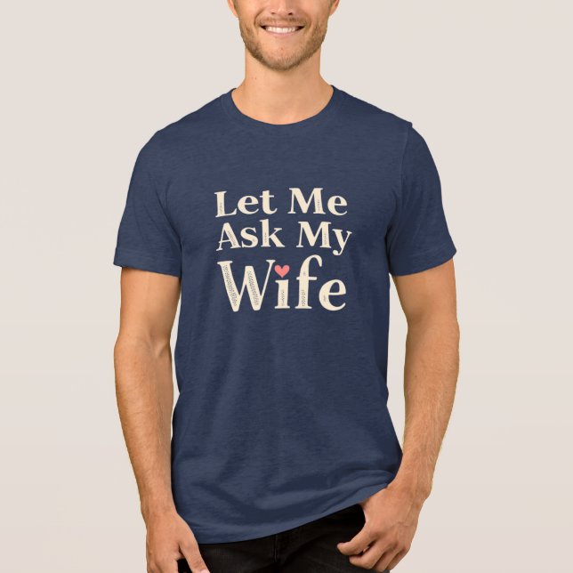 Camiseta Let Me Ask My Wife – Retro Humor Badge (Frente)