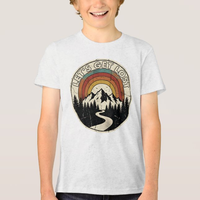 Camiseta Let’s Get Lost Retro Mountain Adventure Outdoor (Frente)