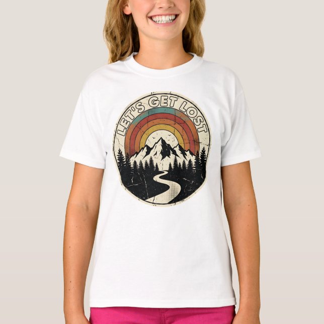 Camiseta Let’s Get Lost Retro Mountain Adventure Outdoor (Frente)