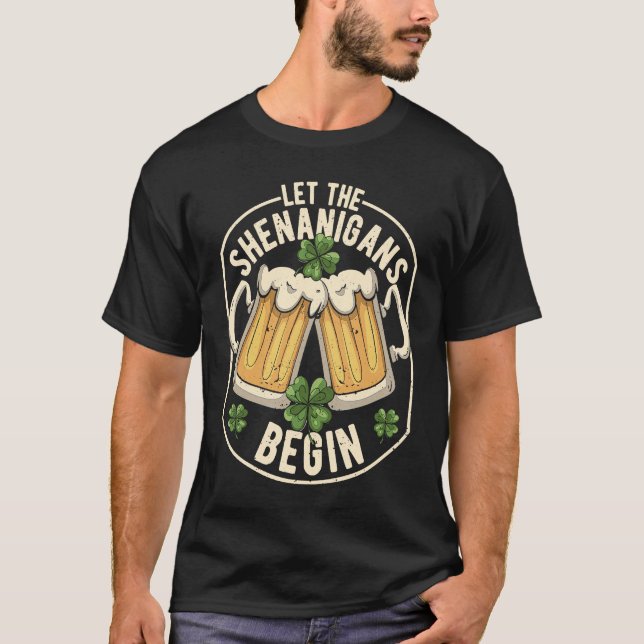 Camiseta Let The Shenanigans Begin  C St Patrick's Day (Frente)