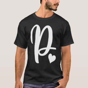 Camiseta letra branca P monograma coração inicial minimalis