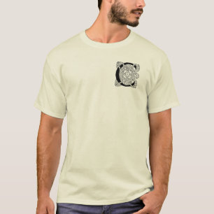 Camiseta Letra C Monograma Impressão de Nó Celta Vintage
