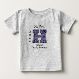 Camiseta Letra Mosaica de Reunião Familiar H Sobrenome Mono
