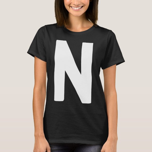 Camiseta Letra N grande e negrito branco (Frente)