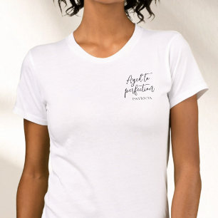 Camiseta Letra Preta Simples Envelhecida à Perfeição Aniver