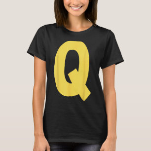 Camiseta Letra Q grande e negrito em amarelo