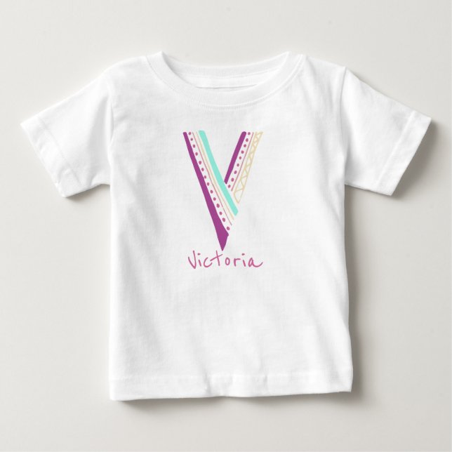 Camiseta Letra V manuscrita com nome personalizável (Frente)