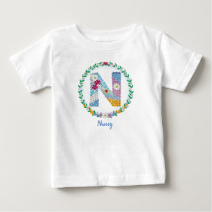 Camiseta Letras Flores Iniciais "N" com Nome Personalizado