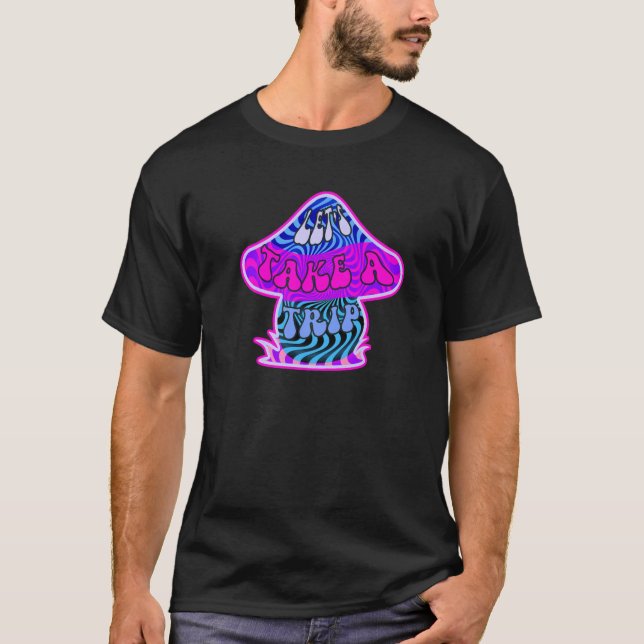 Camiseta Let's Take A Trip Groovy Psychedelic Retro Mushroo (Frente)