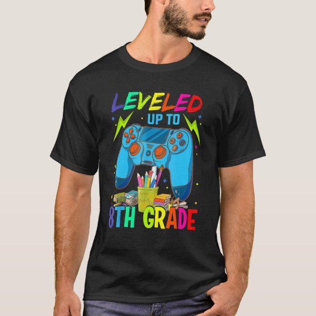 Camiseta Levado Até 8° Ano De Volta Ao Jogo De Vídeo Da Esc (Frente)
