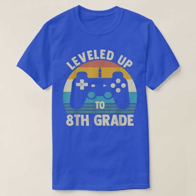Camiseta Levado Até 8° Ano De Volta Ao Jogo De Vídeo Da Esc (Frente do Design)