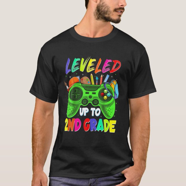 Camiseta Levado Até O Jogador De Nível Segundo De Volta À E (Frente)