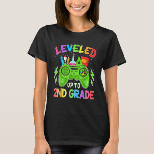 Camiseta Levado Até O Jogador De Nível segundo De Volta À E
