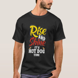 Camiseta Levanta e brilha, é quente, o cachorro quente é en