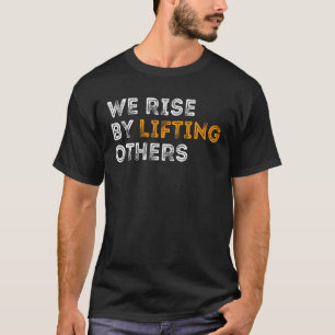 Camiseta Levantamo-Nos Levantando Outras Cotas Retroativas