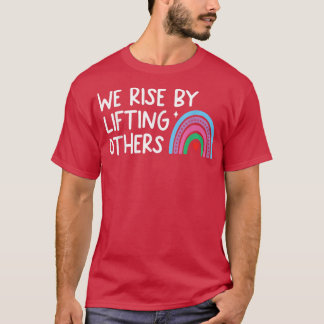Camiseta Levantamo-Nos Levantando Outros