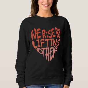 Camiseta Levantamo-Nos Levantando Outros A Assustar O Amor