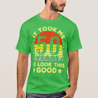 Camiseta Levei 50 Anos Para Parecer Bem
