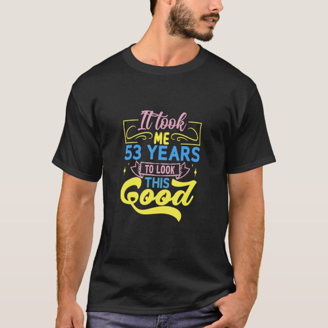 Camiseta Levei 53 Anos Para Parecer Bem (Frente)