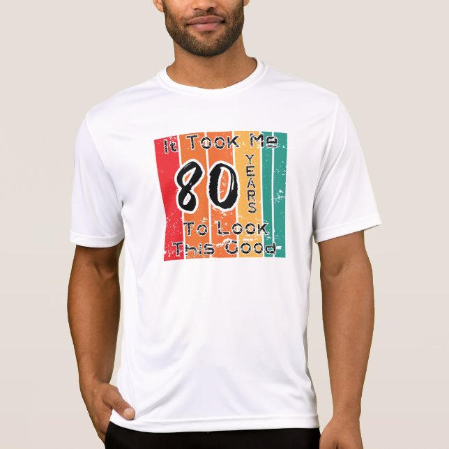 Camiseta Levei 80 Anos Para Parecer Bem (Frente)