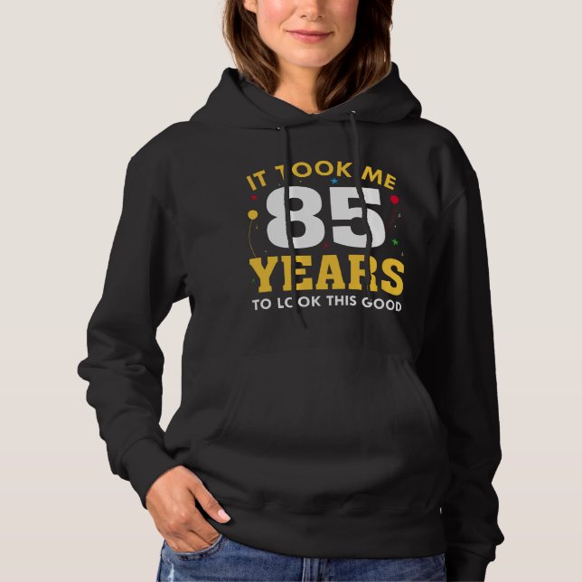 Camiseta Levei 85 Anos Para Parecer Bem (Frente)