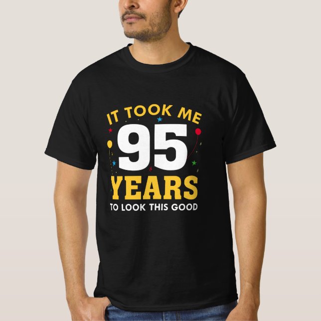 Camiseta Levei 95 Anos Para Parecer Bem (Frente)