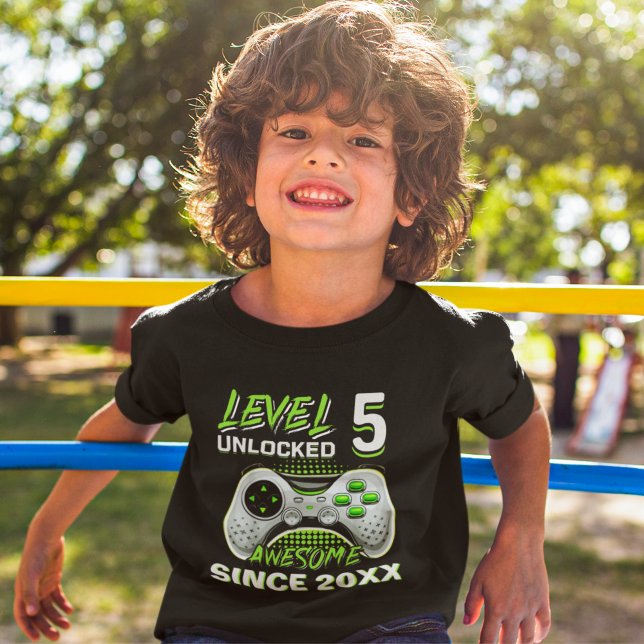 Camiseta Level 5 Unlocked - Fun Birthday Gamer Kid (Criador carregado)