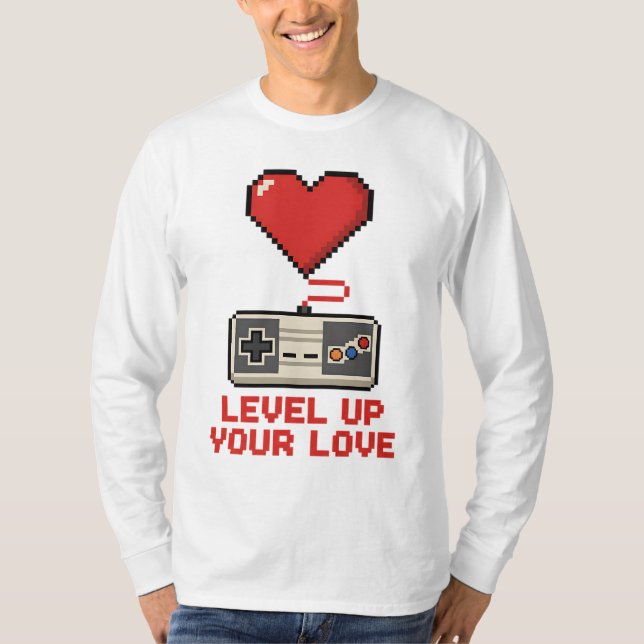 Camiseta Level Up Your Love, Retro Pixel Gaming Design (Frente)