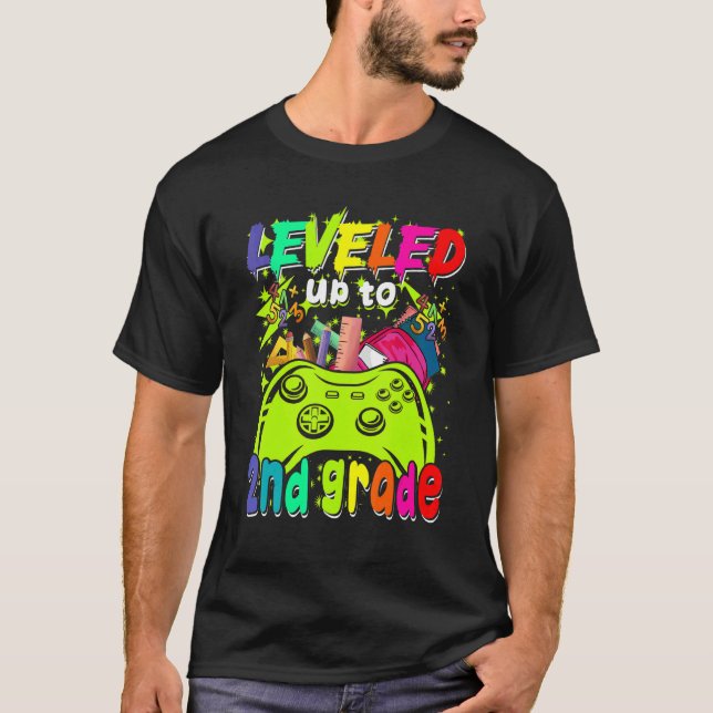 Camiseta Leveled Up To 2nd Grade Gamer Back To School First (Frente)