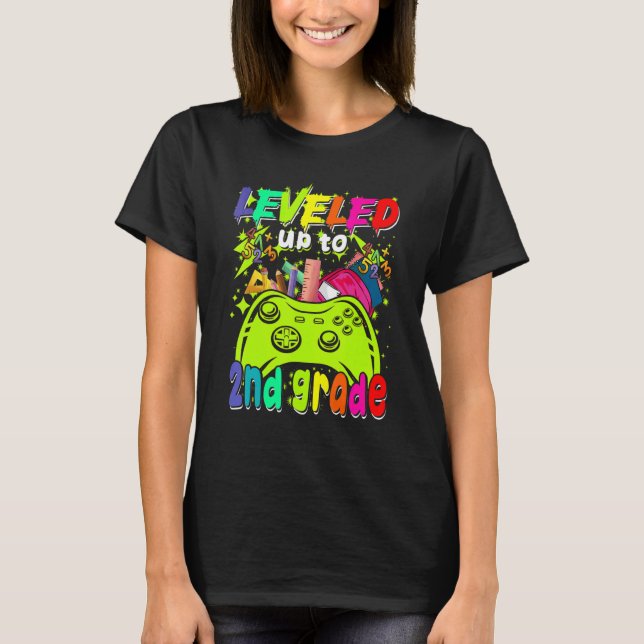 Camiseta Leveled Up To 2nd Grade Gamer Back To School First (Frente)