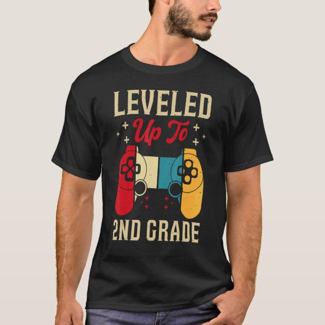 Camiseta Leveled Up To 2nd Grade Gamer Back To School First (Frente)