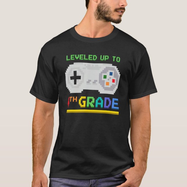Camiseta Leveled Up To 4th Grade Video Game Controller Game (Frente)