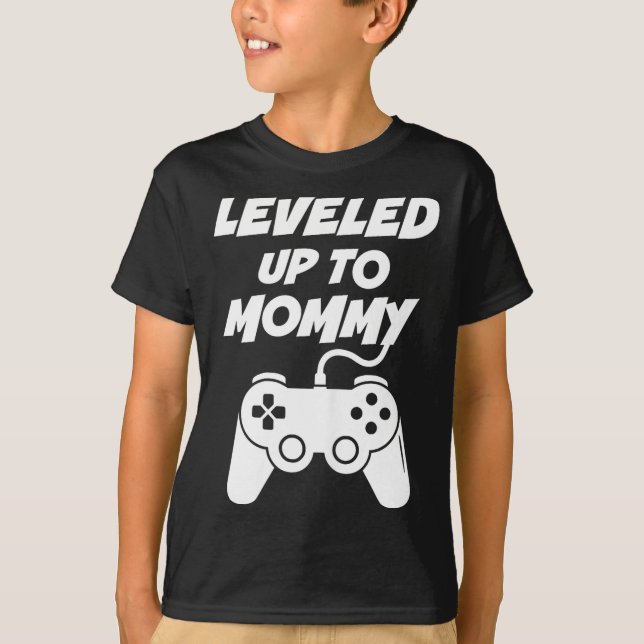 Camiseta Leveled Up To Mommy  (Frente)