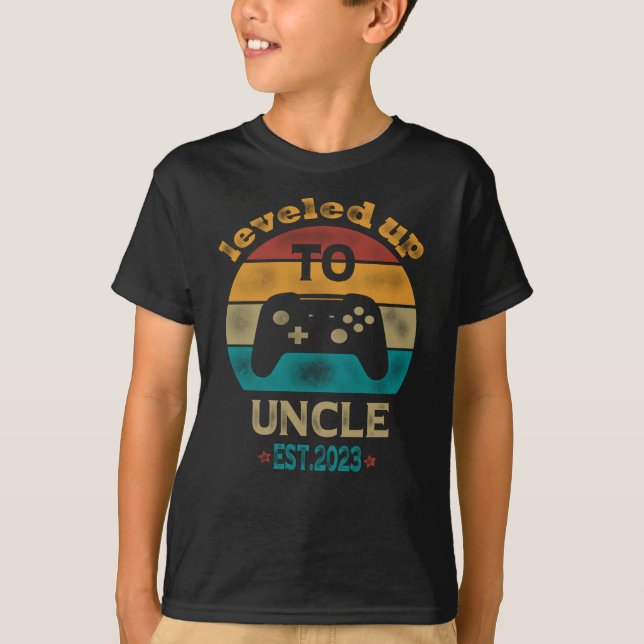 Camiseta Leveled Up To Uncle EST 2023 Promoted To Uncle (Frente)