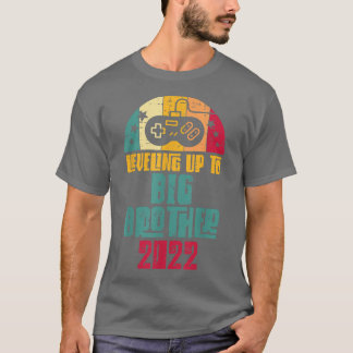 Camiseta Leveling Up Big Brother 2022 Game Controller Pregn