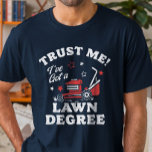 Camiseta Lewn Engraçado Remando Funny Yard<br><div class="desc">Esta camisa é para os verdadeiros mestrados de turfa — os guerreiros do fim de semana que cortam em linhas de hetero,  cortam as bordas como um profissional,  e não deixarão um solteiro de dandelion desrespeitar sua jarda.</div>