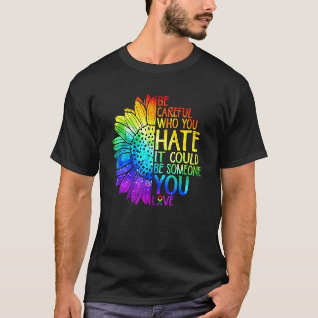Camiseta LGBT Orgulhosos Tenha Cuidado Com Quem Você Odeia  (Frente)