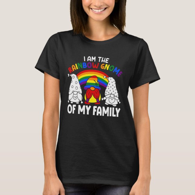 Camiseta LGBT Pride Rainbow I am the Rainbow Gnome of my Fa (Frente)