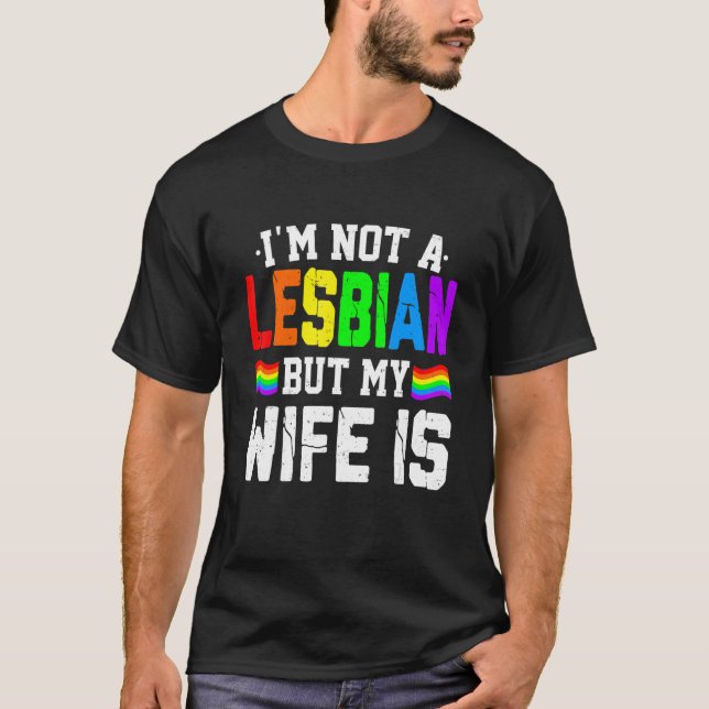 Camiseta LGBT Rainbow Cute Eu não sou lésbica, mas minha es (Frente)