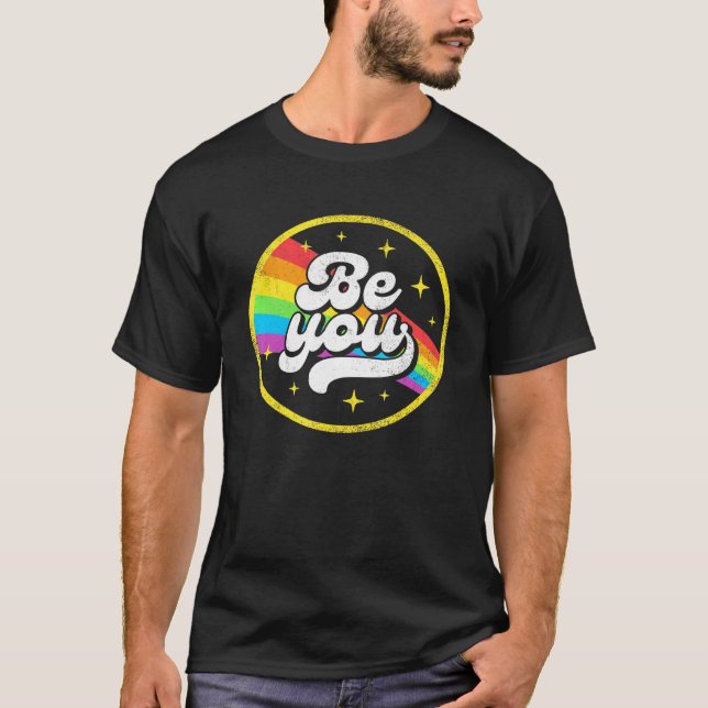 Camiseta Lgbtq Be You Orgulho gay Lgbt Ally Rainbow Flag Re (Frente)