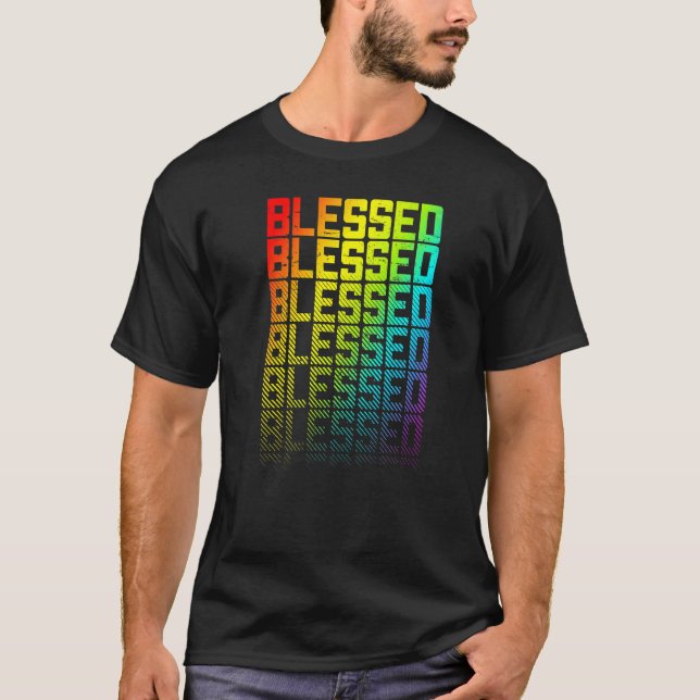 Camiseta Lgbtq+ Orgulho gay Arco-Íris Texto Fade Gráfico (Frente)