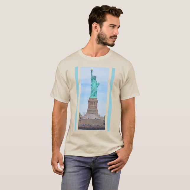 Camiseta Liberdade iluminando o poema do Lázaro (Frente Completa)