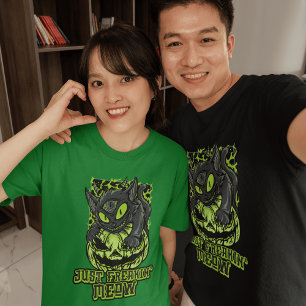 Camiseta Liberte a Escuridão com o Mau Cat Halloween