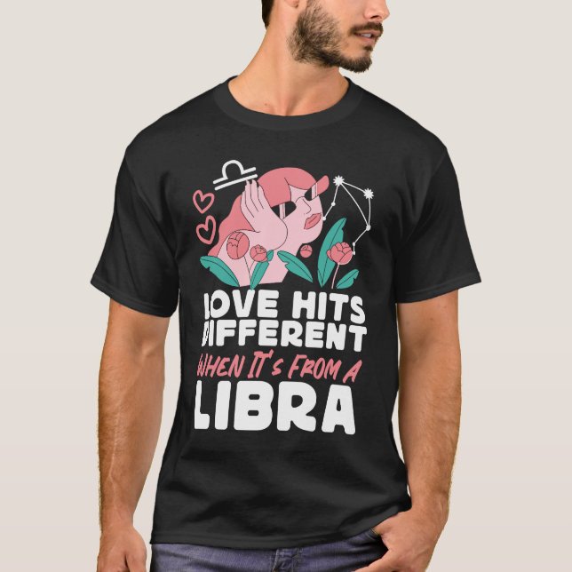 Camiseta Libra Zodiac Amor Ataca Diferente Quando É De Um (Frente)